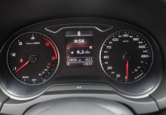 Подержанный автомобиль Audi A3 Sedan 2018 года (16 фото)