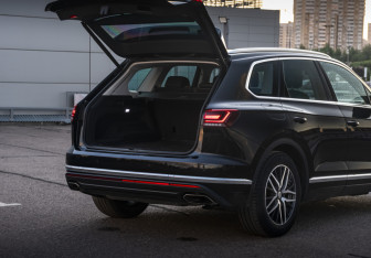Подержанный автомобиль Volkswagen Touareg 2020 года (21 фото)