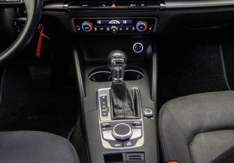 Подержанный автомобиль Audi A3 Sedan 2018 года (10 фото)