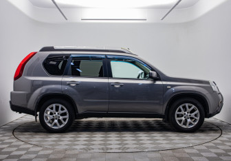 Подержанный автомобиль Nissan X-Trail 2014 года (6 фото)