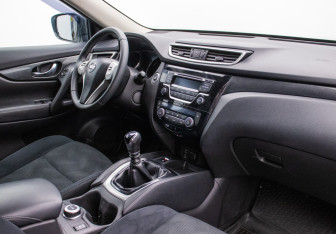 Подержанный автомобиль Nissan X-Trail 2017 года (10 фото)