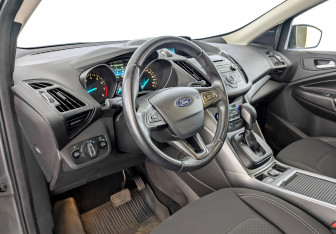 Подержанный автомобиль Ford Kuga 2018 года (16 фото)