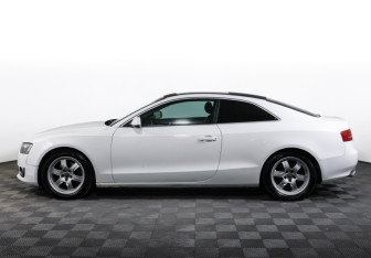 Подержанный автомобиль Audi A5 Coupe 2009 года (8 фото)