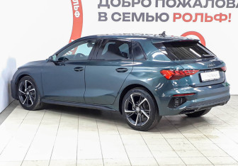 Подержанный автомобиль Audi A3 Hatchback 2021 года (6 фото)
