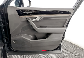 Подержанный автомобиль Volkswagen Touareg 2018 года (28 фото)