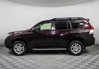 Подержанный автомобиль Toyota Land Cruiser Prado 2010 года (8 фото)