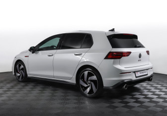 Подержанный автомобиль Volkswagen Golf GTI Hatchback 2021 года (7 фото)