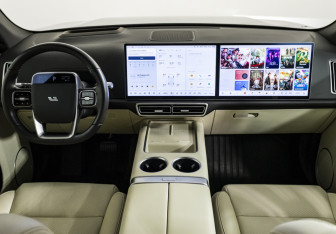 Подержанный автомобиль LiXiang L7 2023 года (14 фото)