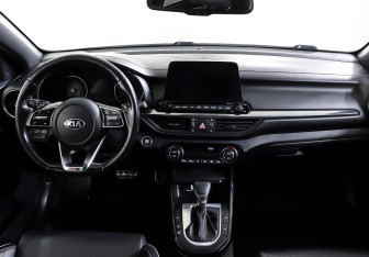 Подержанный автомобиль Kia Cerato Sedan 2019 года (10 фото)