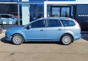 Подержанный автомобиль Ford Focus Wagon 2010 года (8 фото)