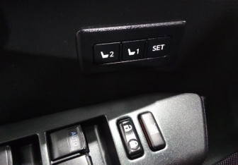 Подержанный автомобиль Toyota RAV4 2019 года (14 фото)