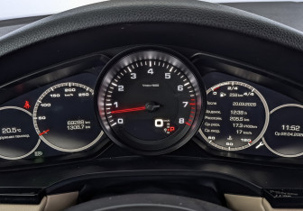 Подержанный автомобиль Porsche Cayenne 2019 года (16 фото)
