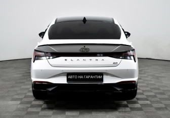 Подержанный автомобиль Hyundai Elantra Sedan 2020 года (4 фото)