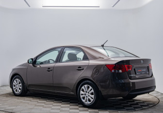 Подержанный автомобиль Kia Cerato Sedan 2012 года (3 фото)