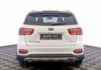 Подержанный автомобиль Kia Sorento 2018 года (6 фото)