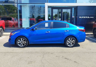 Подержанный автомобиль Kia Rio Sedan 2018 года (8 фото)