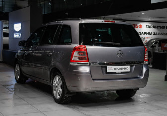 Подержанный автомобиль Opel Zafira Compactvan 2011 года (6 фото)