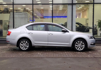 Подержанный автомобиль Skoda Octavia Liftback 2018 года (4 фото)
