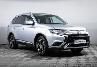 Подержанный автомобиль Mitsubishi Outlander 2018 года (3 фото)