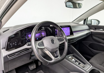 Подержанный автомобиль Volkswagen Golf Hatchback 2020 года (17 фото)