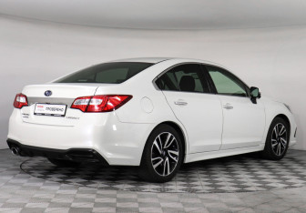 Подержанный автомобиль Subaru Legacy Sedan 2019 года (5 фото)