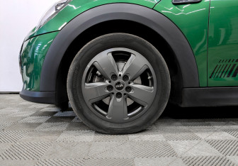 Подержанный автомобиль MINI Hatch 2021 года (19 фото)