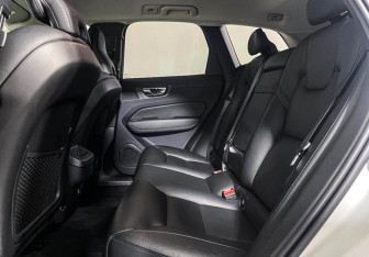 Подержанный автомобиль Volvo XC60 2019 года (10 фото)