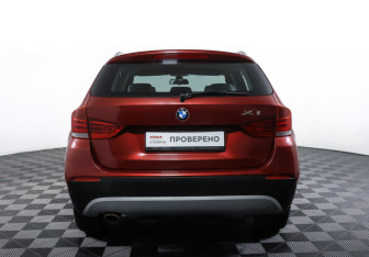 Подержанный автомобиль BMW X1 2010 года (6 фото)