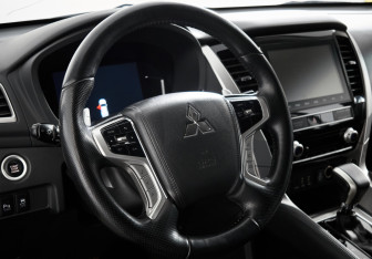 Подержанный автомобиль Mitsubishi Pajero Sport 2022 года (13 фото)