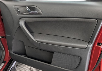 Подержанный автомобиль Skoda Yeti 2016 года (25 фото)