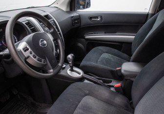 Подержанный автомобиль Nissan X-Trail 2012 года (10 фото)