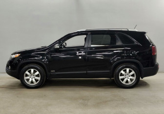 Подержанный автомобиль Kia Sorento 2012 года (8 фото)