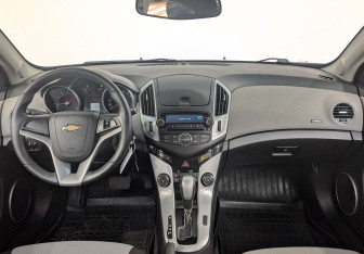 Подержанный автомобиль Chevrolet Cruze Sedan 2013 года (13 фото)