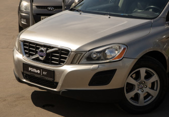 Подержанный автомобиль Volvo XC60 2012 года (20 фото)