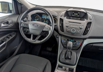 Подержанный автомобиль Ford Kuga 2017 года (29 фото)