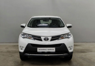 Подержанный автомобиль Toyota RAV4 2013 года (2 фото)