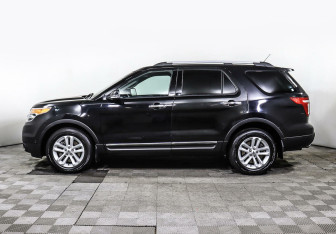 Подержанный автомобиль Ford Explorer 2013 года (3 фото)