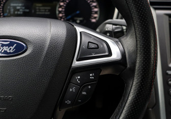 Подержанный автомобиль Ford Mondeo Sedan 2016 года (18 фото)