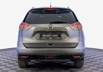 Подержанный автомобиль Nissan X-Trail 2015 года (6 фото)