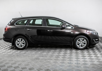 Подержанный автомобиль Opel Astra Wagon 2014 года (4 фото)