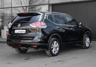 Подержанный автомобиль Nissan X-Trail 2015 года (4 фото)