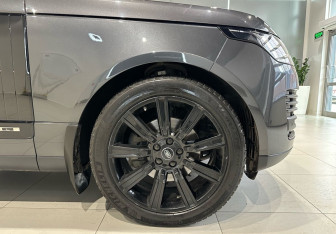 Подержанный автомобиль Land Rover Range Rover 2020 года (8 фото)