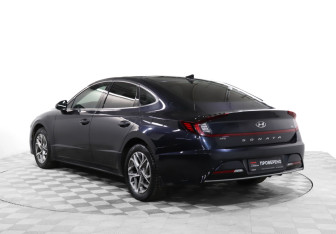 Подержанный автомобиль Hyundai Sonata 2021 года (7 фото)