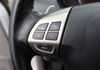 Подержанный автомобиль Mitsubishi Pajero Sport 2014 года (16 фото)