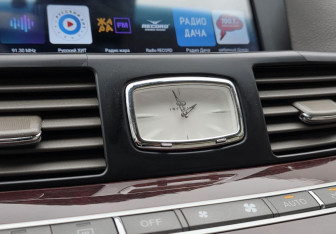 Подержанный автомобиль Infiniti Q70 2015 года (19 фото)