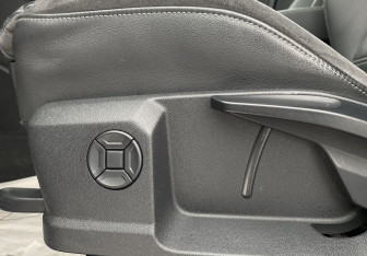 Подержанный автомобиль Audi Q3 2020 года (15 фото)