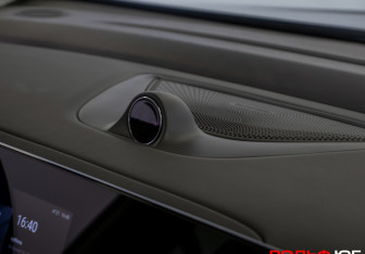 Подержанный автомобиль Voyah Dream 2023 года (18 фото)