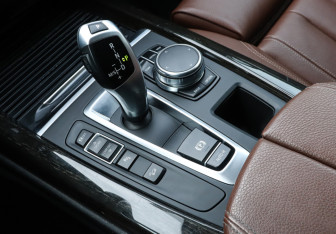 Подержанный автомобиль BMW X5 2017 года (15 фото)