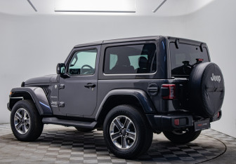 Подержанный автомобиль Jeep Wrangler 2018 года (3 фото)