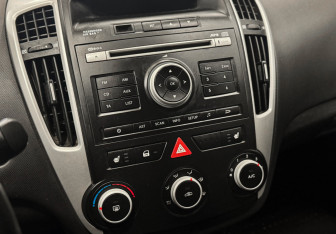 Подержанный автомобиль Kia Ceed Hatchback 2010 года (11 фото)